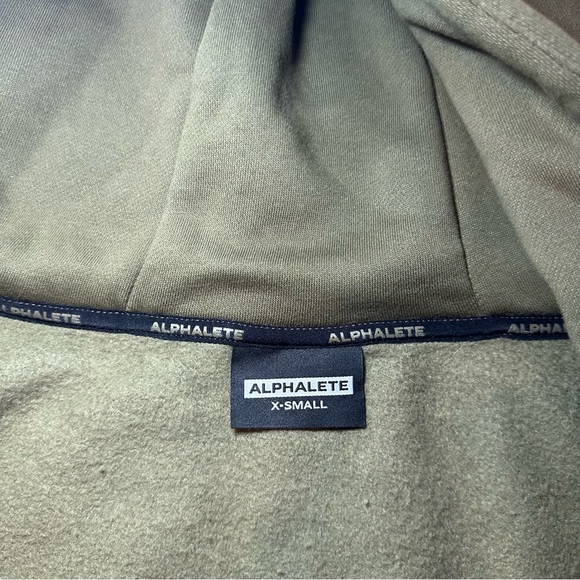 Alphalete Women’s Classic Capital Full Zip Crop Jacket Olive Green Size XS - Picture 6 of 7